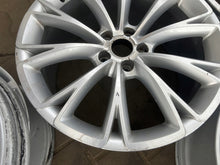 Load image into Gallery viewer, 1x Alufelge 19 Zoll 9.0" 5x112 33ET Glanz Silber 4H0601025G Audi Rim Wheel FEL7492851968ij