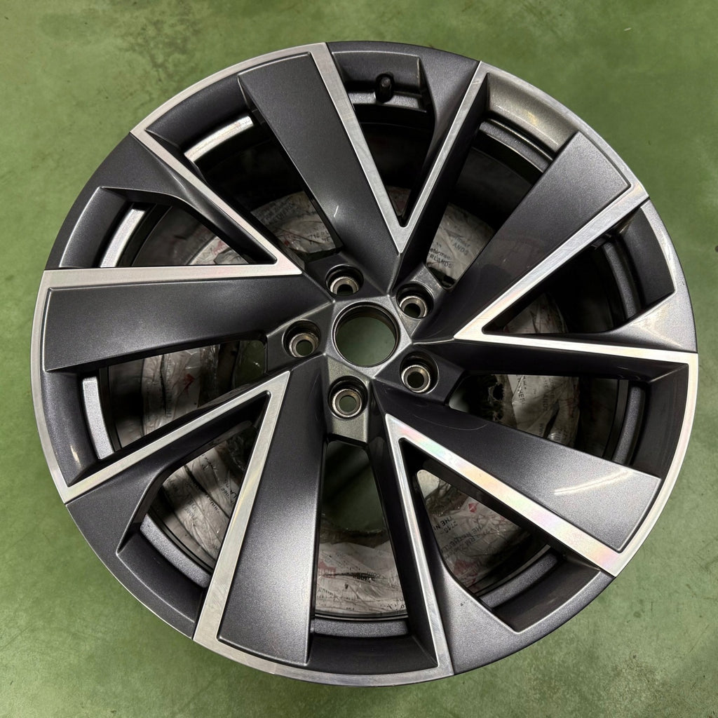 1x Alufelge 20 Zoll 8.0" 5x112 45ET Glanz Graphit 5LA601025 Mg Octavia Rim Wheel FEL9634127715bo