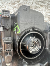 Load image into Gallery viewer, Frontscheinwerfer Toyota Yaris PA6-GF35 Links Scheinwerfer Headlight