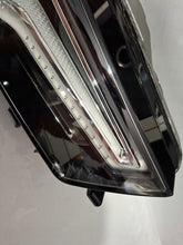 Laden Sie das Bild in den Galerie-Viewer, Frontscheinwerfer Seat Ateca 576941032C 1EX014 891-52 LED Rechts Headlight