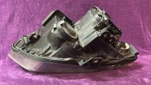 Laden Sie das Bild in den Galerie-Viewer, Frontscheinwerfer Seat Exeo 3R1941007E Xenon Links Scheinwerfer Headlight