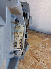 Laden Sie das Bild in den Galerie-Viewer, Frontscheinwerfer Mercedes-Benz W123 1305235023 Rechts Scheinwerfer Headlight SCH6667950600jq