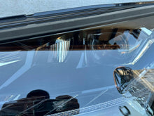 Laden Sie das Bild in den Galerie-Viewer, Frontscheinwerfer Skoda Enyaq 5LB941015A Full LED Links Scheinwerfer Headlight