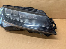 Laden Sie das Bild in den Galerie-Viewer, Frontscheinwerfer Skoda Superb III 3V1941016C Rechts Scheinwerfer Headlight SCH8649198256ia