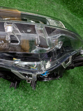 Laden Sie das Bild in den Galerie-Viewer, Frontscheinwerfer Toyota V CSC29233 Links Scheinwerfer Headlight SCH2184226216gv