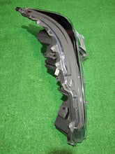 Laden Sie das Bild in den Galerie-Viewer, Frontscheinwerfer Toyota Corolla 90153950 Links Scheinwerfer Headlight SCH5177820127oh