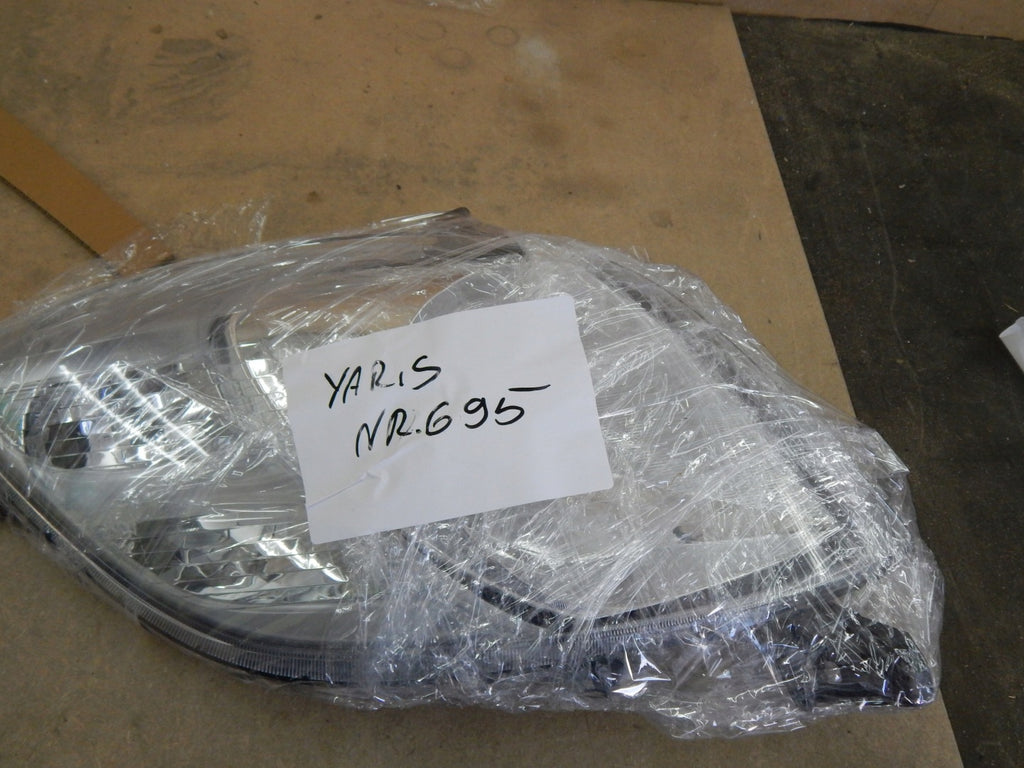 Frontscheinwerfer Toyota Yaris 89001286 Rechts Scheinwerfer Headlight SCH5871911804hn