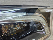 Laden Sie das Bild in den Galerie-Viewer, Frontscheinwerfer Mercedes-Benz X-Class A4709060900 260105XB1B Rechts Headlight SCH1321963952ze