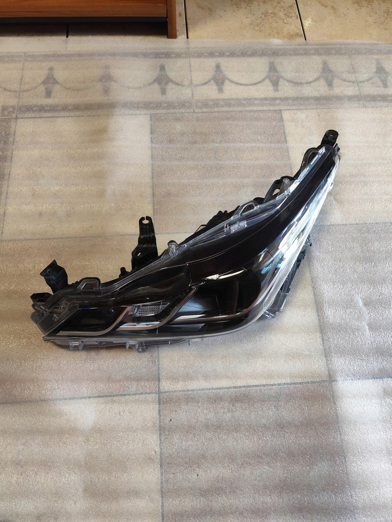 Frontscheinwerfer Toyota Corolla 8115002T31 LED Ein Stück (Rechts oder Links)