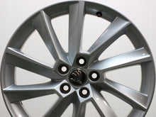 Laden Sie das Bild in den Galerie-Viewer, 1x Alufelge 17 Zoll 6.5&quot; 5x100 40ET Glanz Silber 657601025D Skoda Scala Kamiq