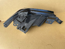 Laden Sie das Bild in den Galerie-Viewer, Frontscheinwerfer Mazda IV BCJH-51040 Links Scheinwerfer Headlight