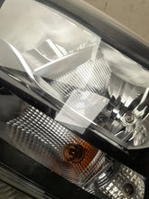 Laden Sie das Bild in den Galerie-Viewer, Frontscheinwerfer Ford Transit GK31-13W030-AA Links Scheinwerfer Headlight
