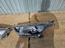 Laden Sie das Bild in den Galerie-Viewer, Frontscheinwerfer Toyota Yaris 0138622 Ein Satz Scheinwerfer Headlight SCH7768963958qo