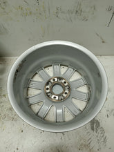 Laden Sie das Bild in den Galerie-Viewer, 4x Alufelge 16 Zoll 6.5" 5x112 49ET Glanz Silber A2464010202 Mercedes-Benz FEL3433649131wb