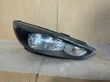 Laden Sie das Bild in den Galerie-Viewer, Frontscheinwerfer Ford Focus III F1EB-13W029-AGA Rechts Scheinwerfer Headlight SCH1906888296el
