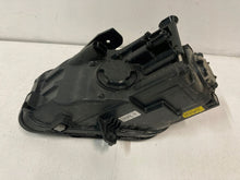 Load image into Gallery viewer, Frontscheinwerfer Hyundai Kona 92102J9000 Rechts Scheinwerfer Headlight SCH2053841745jp