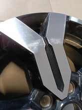 Load image into Gallery viewer, 1x Alufelge 17 Zoll 6.5" 5x114.3 50ET Glanz Schwarz 403005180R 403004311R Dacia FEL7331131304ah