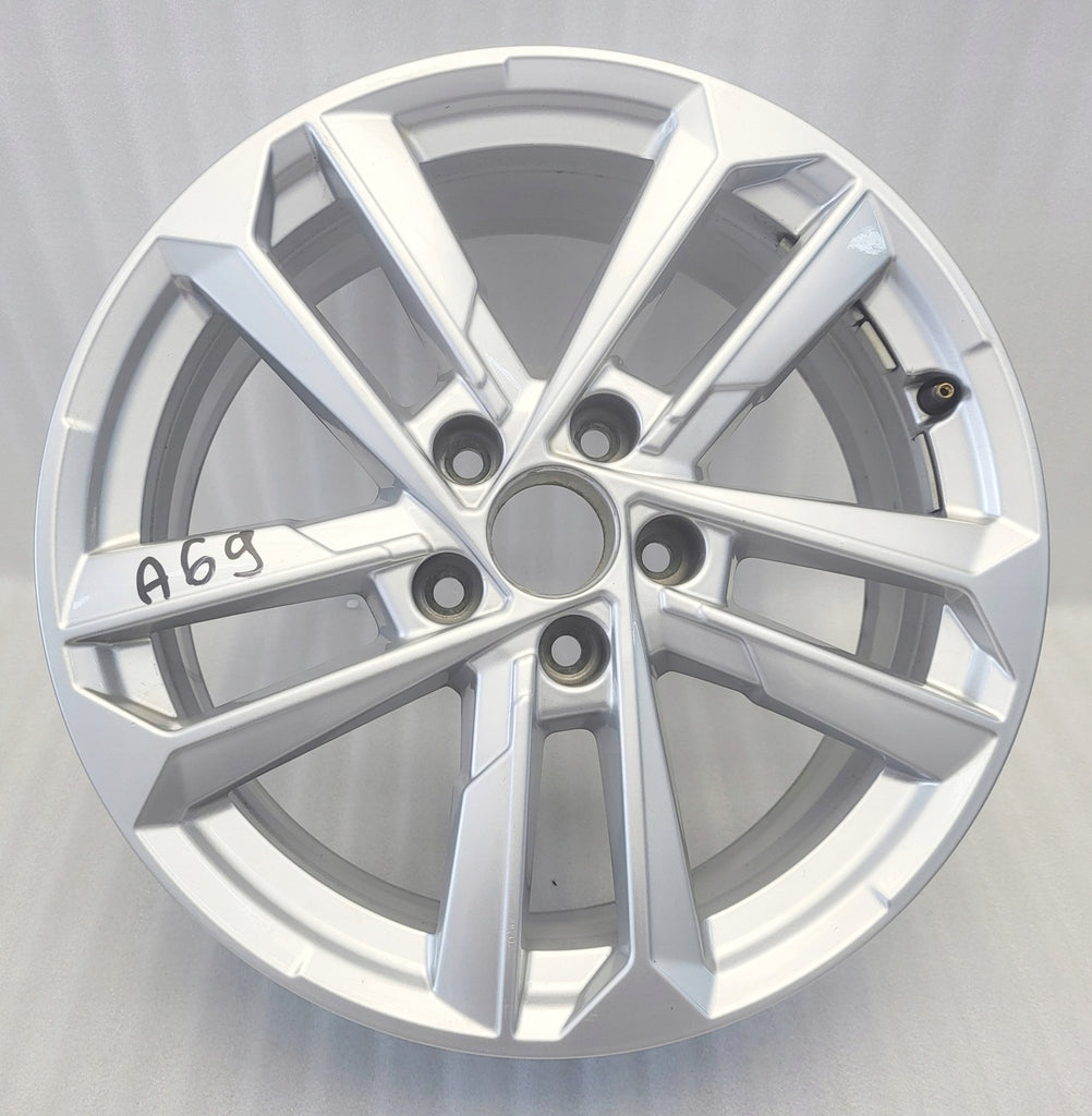 1x Alufelge 17 Zoll 6.5" 5x112 43ET Glanz Silber 8Y0601025L Audi A3 Rim Wheel