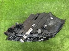 Laden Sie das Bild in den Galerie-Viewer, Frontscheinwerfer BMW 1 F40 8082628 Rechts Scheinwerfer Headlight