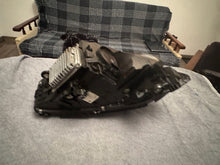 Laden Sie das Bild in den Galerie-Viewer, Frontscheinwerfer Mercedes-Benz W206 A20690964703 Links Scheinwerfer Headlight SCH3670923181zw