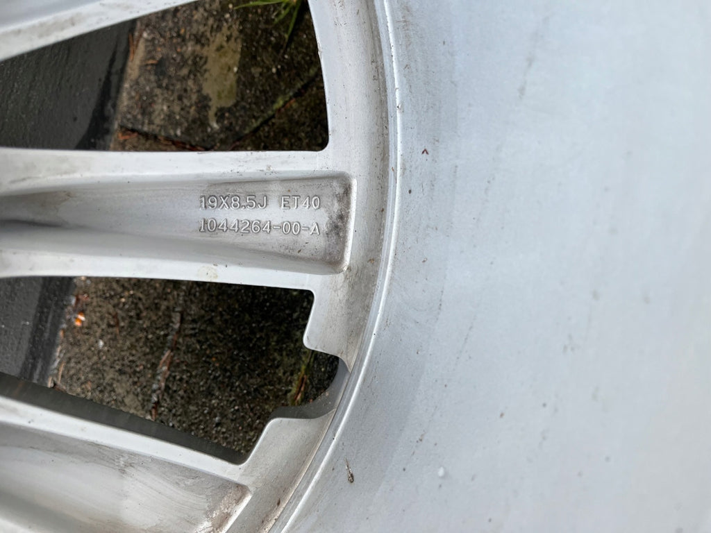 1x Alufelge 19 Zoll 8.5" 5x114.3 40ET Glanz Silber 1044264-00-A Tesla Model 3 FEL2533766092il