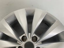 Laden Sie das Bild in den Galerie-Viewer, 1x Alufelge 16 Zoll 6.0" 5x100 38ET Glanz Silber 658601025B Skoda Kamiq FEL4582538521fr