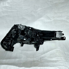 Laden Sie das Bild in den Galerie-Viewer, Frontscheinwerfer Kia 92101D0130 Links Scheinwerfer Headlight