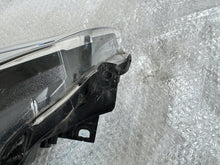 Load image into Gallery viewer, Frontscheinwerfer Toyota Yaris Links Scheinwerfer Headlight