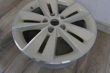 Laden Sie das Bild in den Galerie-Viewer, 1x Alufelge 17 Zoll 7.0&quot; 5x114.3 49ET 403006786R Renault Laguna Megane Scenic