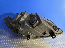 Laden Sie das Bild in den Galerie-Viewer, Frontscheinwerfer Mercedes-Benz Sprinter A9109060000 Links Headlight