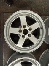 Load image into Gallery viewer, 4x Alufelge 16 Zoll 7.0&quot; 5x112 35ET Glanz Silber 8W0601025 Audi Rim Wheel