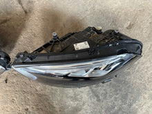 Laden Sie das Bild in den Galerie-Viewer, Frontscheinwerfer Mercedes-Benz A1779062106 Full LED Links Headlight SCH2843831197wp