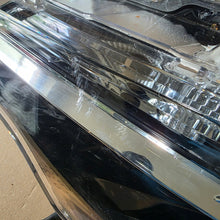 Laden Sie das Bild in den Galerie-Viewer, Frontscheinwerfer Toyota Corolla 81150-02L70 Links Scheinwerfer Headlight SCH8146838495kw