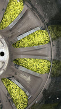 Load image into Gallery viewer, 1x Alufelge 18 Zoll 7.5" 5x114.3 49 5ET Silber 52910-O5230 Kia Sorento I FEL1257166422vf