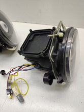 Laden Sie das Bild in den Galerie-Viewer, Frontscheinwerfer Mercedes-Benz W463 W461 AAA18146 Ein Satz Headlight SCH4017030487rt