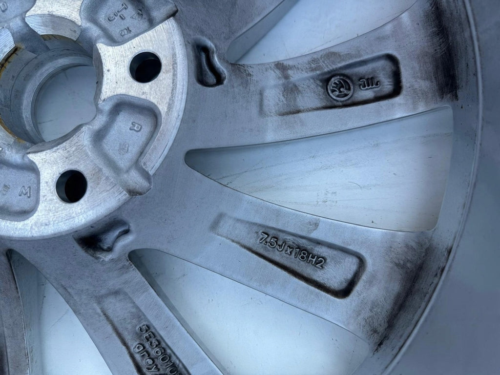 1x Alufelge 18 Zoll 7.5" 5x112 48ET 5E3601025H Skoda Rim Wheel