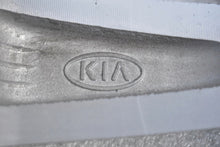 Load image into Gallery viewer, 1x Alufelge 16 Zoll 6.5" 5x114.3 31 5ET Glanz Silber 529103U100 Kia Sportage FEL3369704961pp