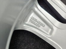 Load image into Gallery viewer, 1x Alufelge 15 Zoll 6.0" 5x100 45ET Glanz Silber 42611-K0030 Toyota Yaris FEL1925716518zd