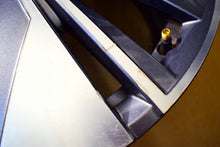 Laden Sie das Bild in den Galerie-Viewer, 1x Alufelge 19 Zoll 8.0&quot; 5x112 45ET Glanz Grau 5LA601025A Mg Enyaq Rim Wheel