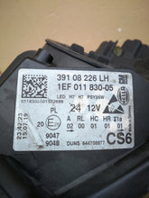 Laden Sie das Bild in den Galerie-Viewer, Frontscheinwerfer Opel Corsa A E X15 39108226 1EF011830-05 LED Links Headlight SCH7082807499un