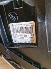 Laden Sie das Bild in den Galerie-Viewer, Frontscheinwerfer Mercedes-Benz W246 2468207261 LED Rechts Headlight SCH4602483965ad