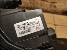 Laden Sie das Bild in den Galerie-Viewer, Frontscheinwerfer Peugeot 2008 II 208 9833036380 Full LED Links Headlight