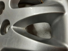 Laden Sie das Bild in den Galerie-Viewer, 1x Alufelge 17 Zoll 6.5&quot; 6x139.7 46ET Glanz Silber 52910-4D250 Kia Carnival Ii