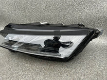 Laden Sie das Bild in den Galerie-Viewer, Frontscheinwerfer Skoda Octavia IV 5E4941015A Links Scheinwerfer Headlight SCH1544393764zb