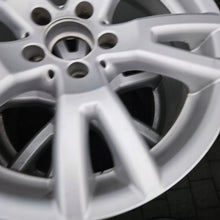 Load image into Gallery viewer, 1x Alufelge 17 Zoll 7.5" 5x112 47ET Glanz Silber A2044015802 Mercedes-Benz W204 FEL6722996066sr