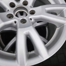 Laden Sie das Bild in den Galerie-Viewer, 1x Alufelge 17 Zoll 7.5" 5x112 47ET Glanz Silber A2044015802 Mercedes-Benz W204 FEL6722996066sr