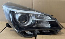 Load image into Gallery viewer, Frontscheinwerfer Toyota Yaris Rechts Scheinwerfer Headlight