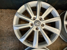 Load image into Gallery viewer, 1x Alufelge 17 Zoll 6.5" 5x112 41ET 3G0601025C VW Golf VII Passat B8 Rim Wheel FEL7116464396cy