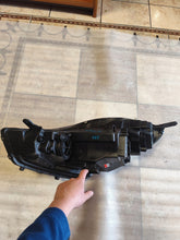 Load image into Gallery viewer, Frontscheinwerfer Hyundai Ix20 921021K000 Ein Stück (Rechts oder Links)