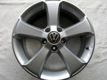 Laden Sie das Bild in den Galerie-Viewer, 1x Alufelge 16 Zoll 6.5&quot; 5x112 42ET 3C1071498B VW Passat Rim Wheel